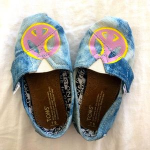 Toms baby girl peace sign denim boho slip on shoes size T6